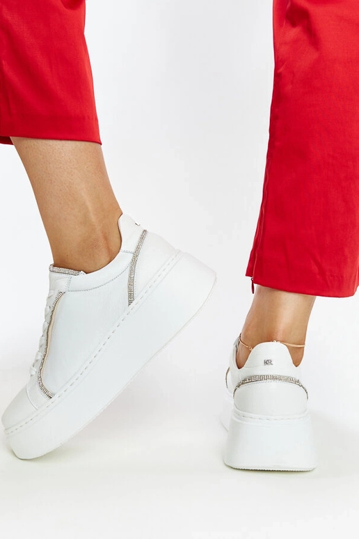 Sneakers bianchi in pelle con zirconi...