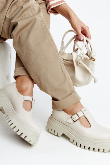 Scarpe basse beige in pelle... 2