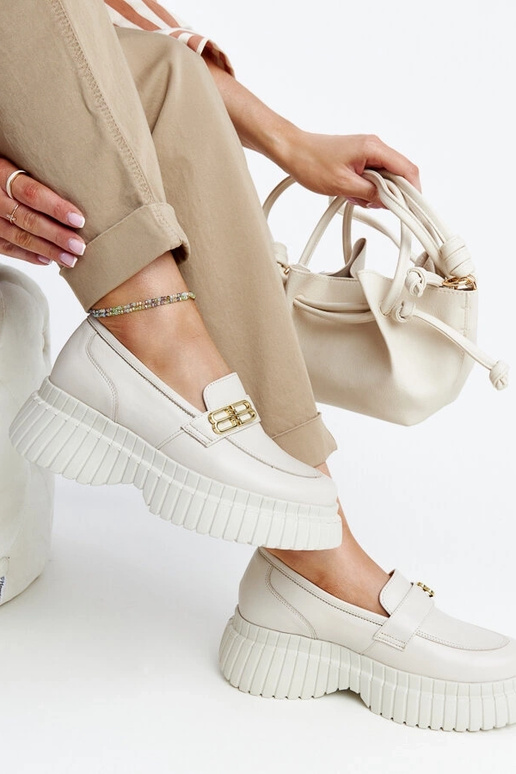 Scarpe basse beige chiare in pelle...