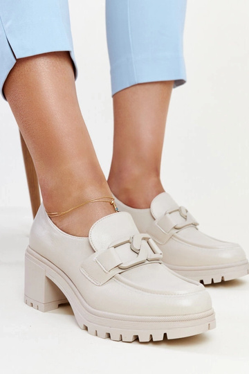 Scarpe basse beige con...