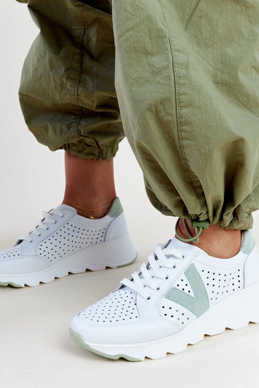Sneakers bianche in pelle traforate...