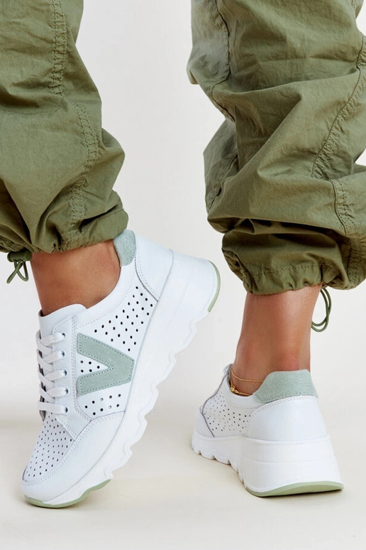 Sneakers bianche in pelle traforate...