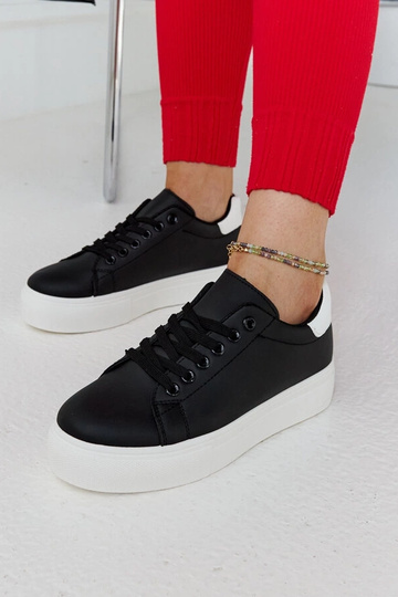 Sneakers nere e bianche con suola spessa Ruta