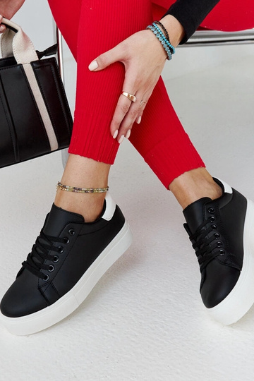 Sneakers nere e bianche con suola spessa Ruta 2