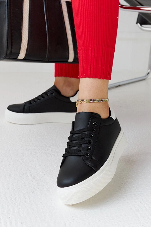 Sneakers nere e bianche con suola...