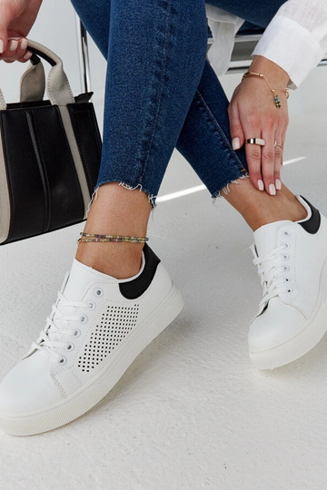 Sneakers bianche traforate... 2