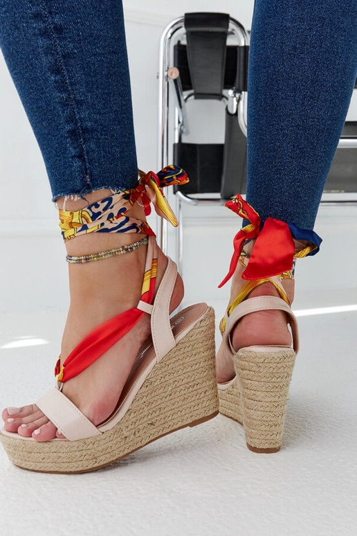 Sandali con zeppa beige con lacci di...