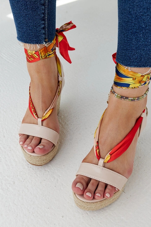 Sandali con zeppa beige con lacci di...