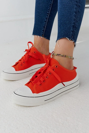 Sneakers con piattaforma...