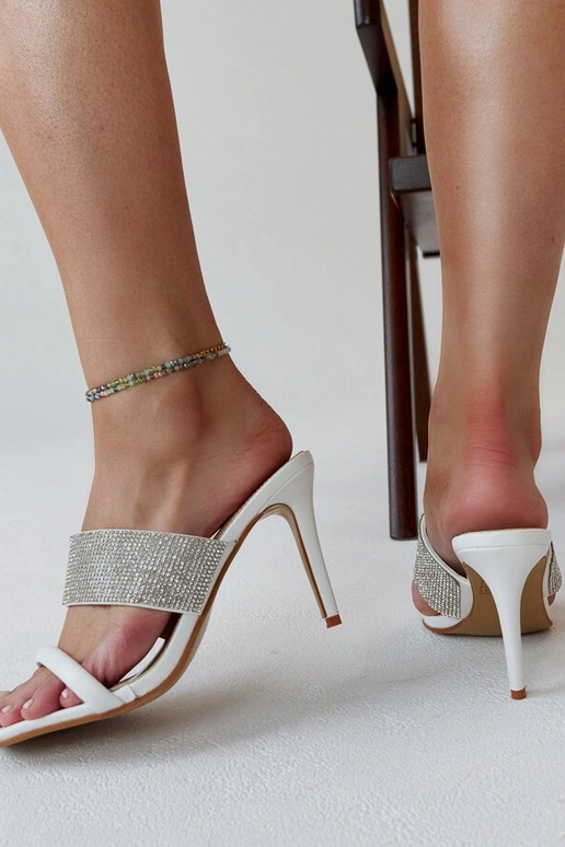 Mules bianche con tacco alto decorate...