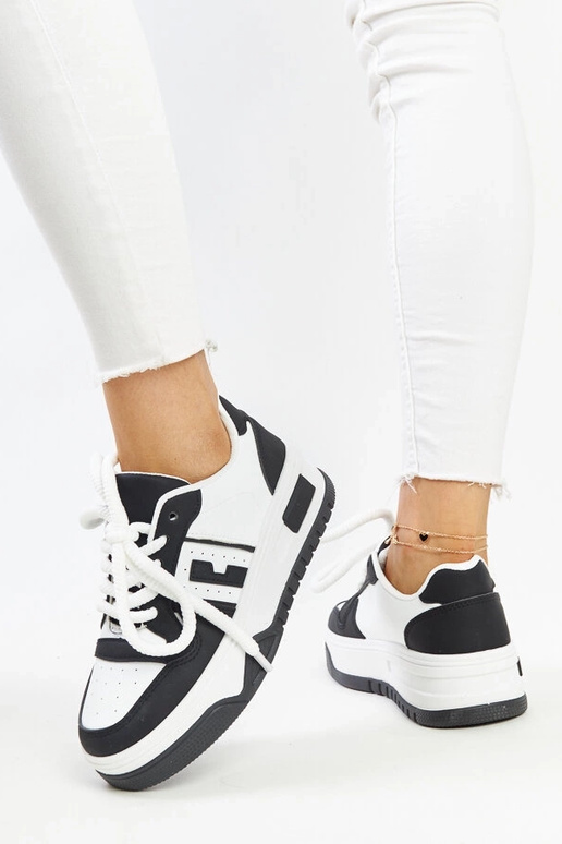 Sneakers nere e bianche con suola...