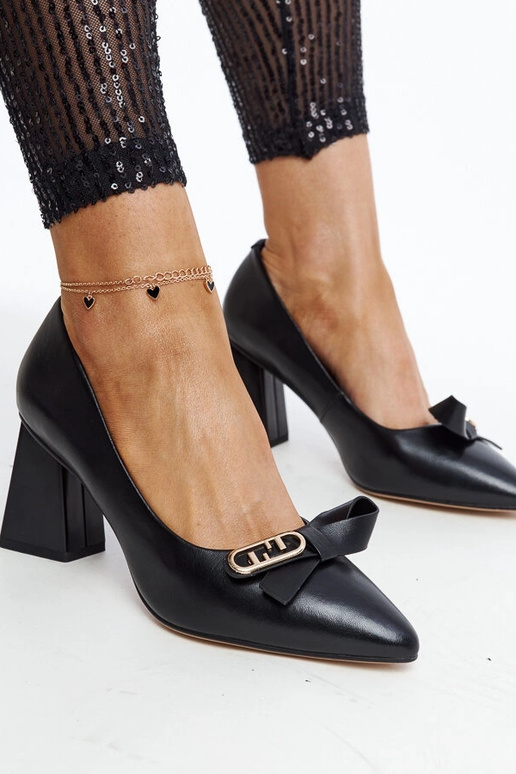 Décolleté in pelle neri con tacco e...