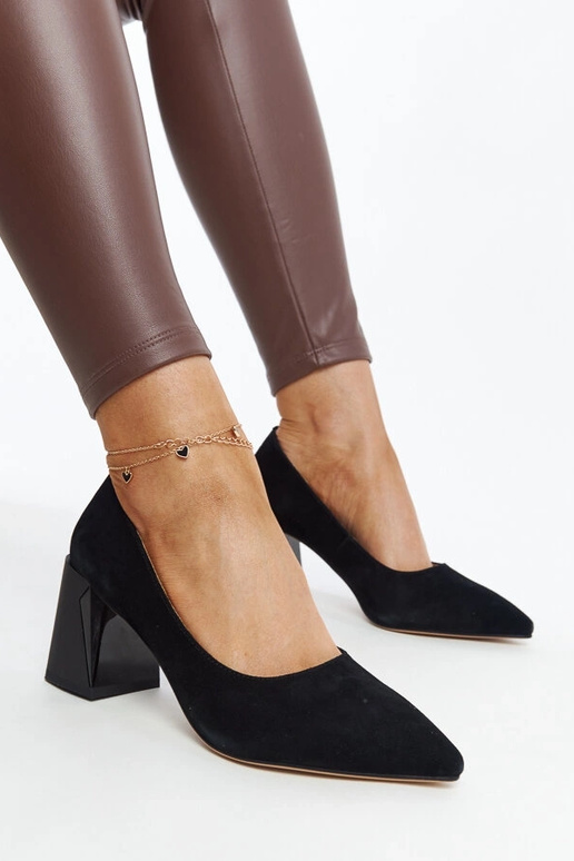 Décolleté in pelle nera con tacco...