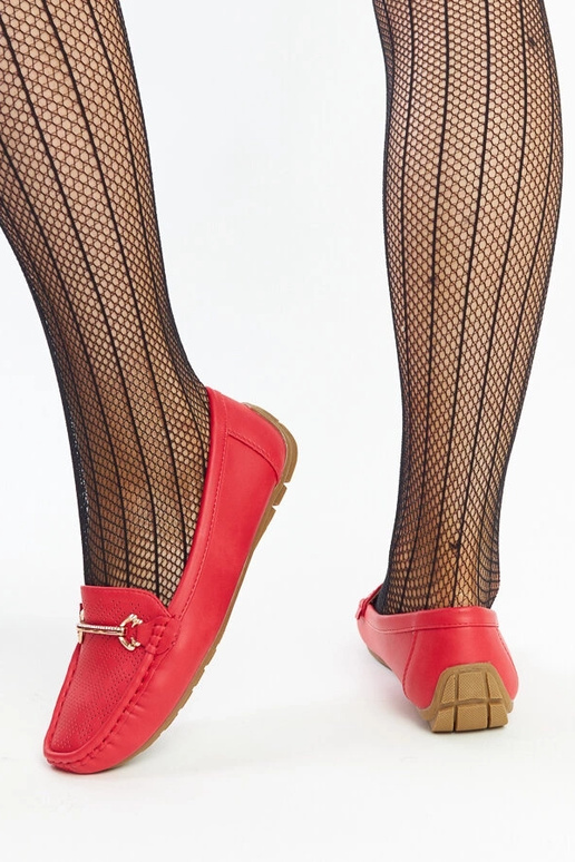 Mocassini rossi con fibbia decorativa...