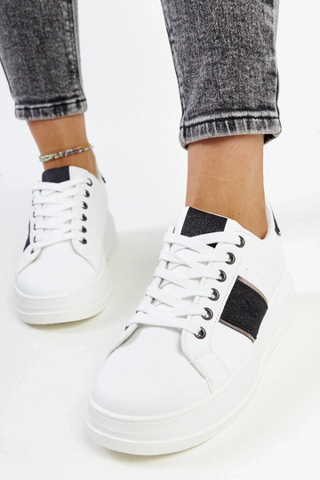 Sneakers bianco-neri con suola più spessa Finestra