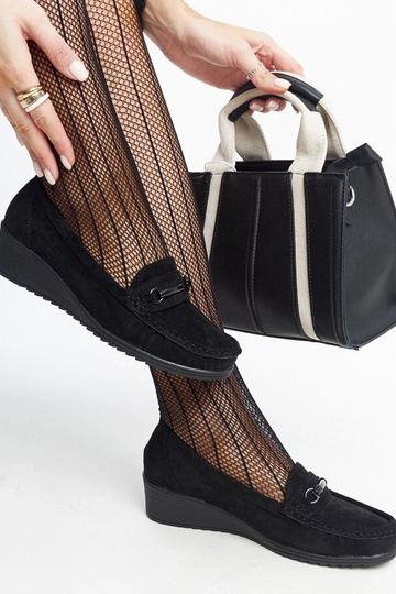 Mocassini con zeppa neri di... 2