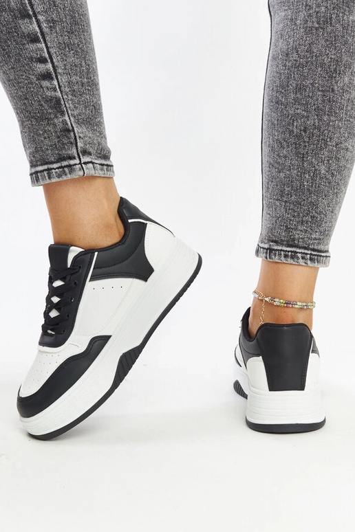 Sneakers nere e bianche con suola più...