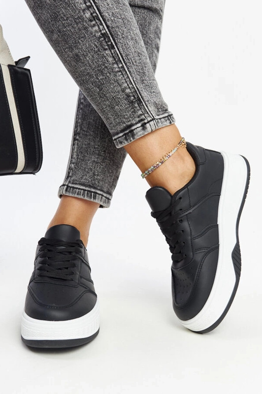 Sneakers nere con suola più spessa...