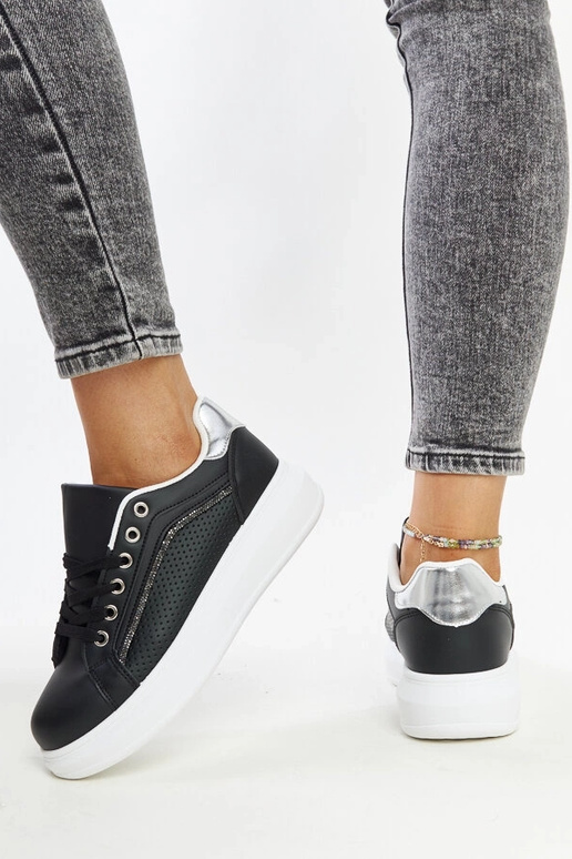 Sneakers nere con strass decorativi...