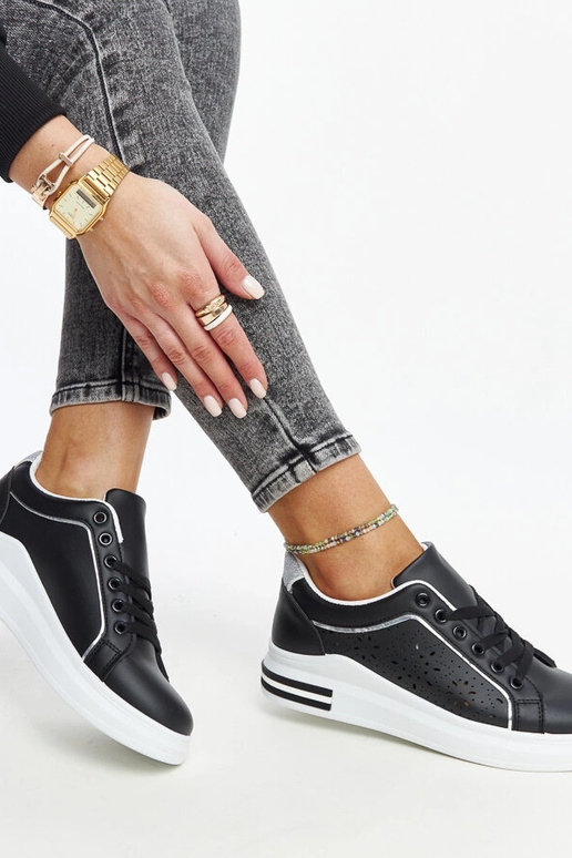 Sneakers nere traforate con glitter...