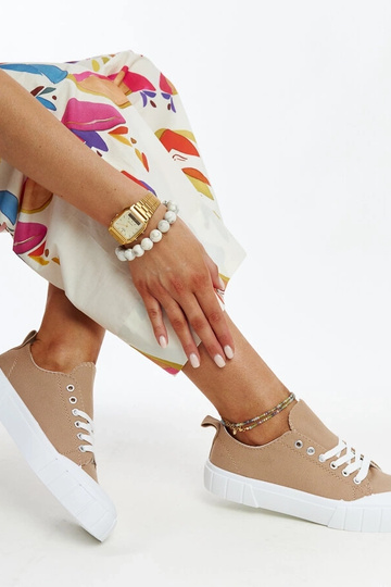 Le sneakers in tessuto marrone di Eduard 2
