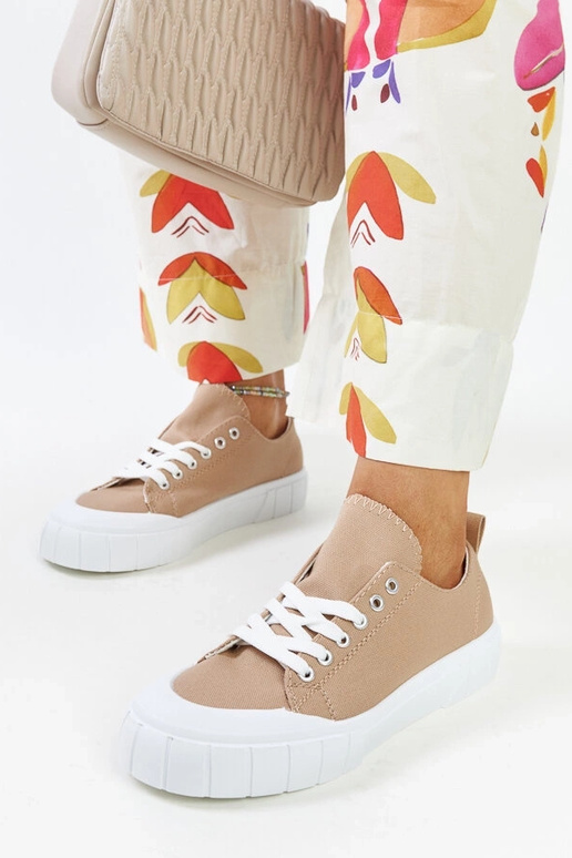 Le sneakers in tessuto marrone di Eduard