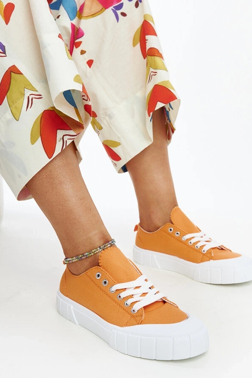 Le sneakers in tessuto arancione di...