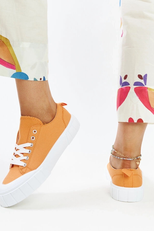 Le sneakers in tessuto arancione di...