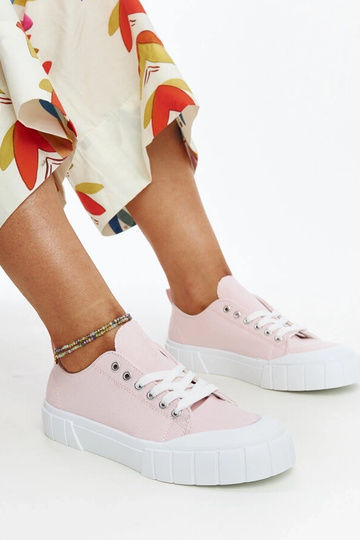 Le sneakers in tessuto rosa...