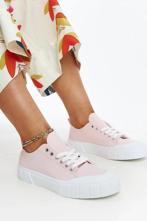 Le sneakers in tessuto rosa di Eduard