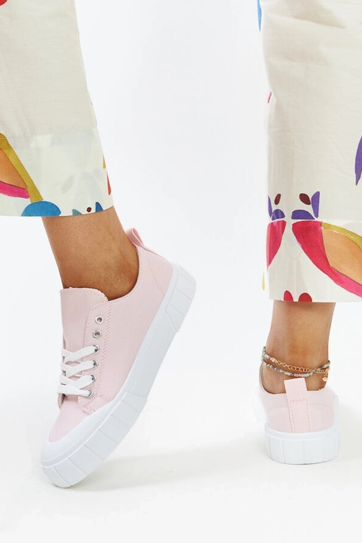 Le sneakers in tessuto rosa di Eduard
