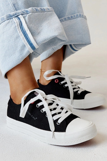 Sneakers da donna in tessuto nero CROSS JEANS