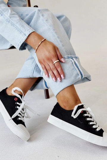 Sneakers da donna in tessuto nero CROSS JEANS 2