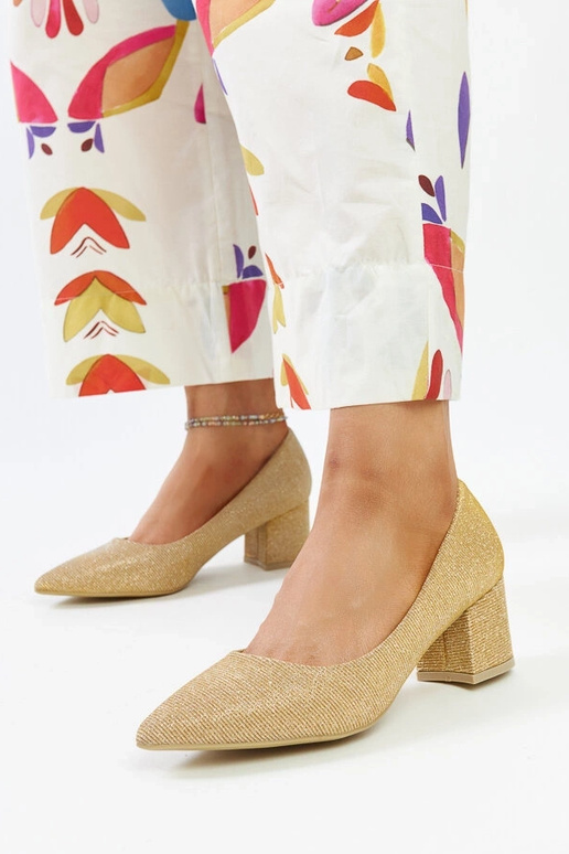 Décolleté dorati lucidi con tacco a...