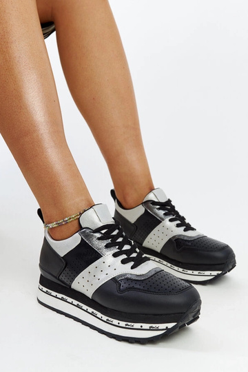 Sneakers nere con suola...