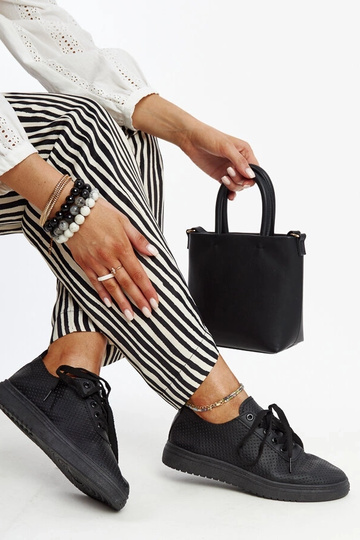 Sneakers Segana nere traforate