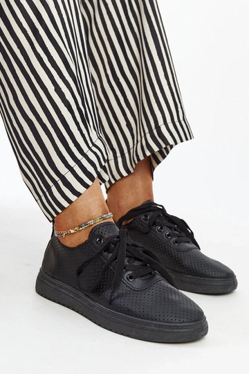 Sneakers Segana nere traforate 2