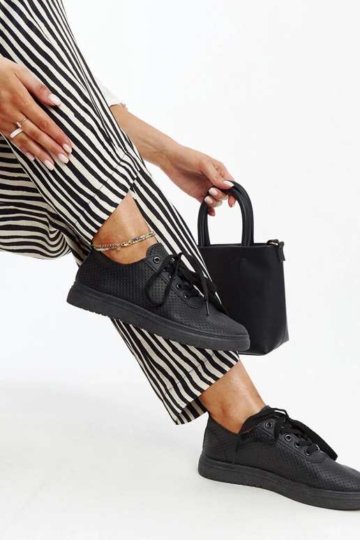 Sneakers Segana nere traforate