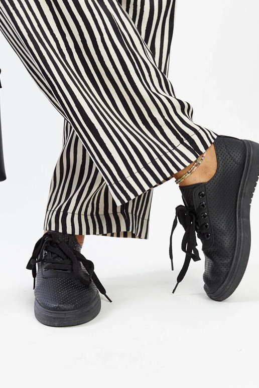 Sneakers Segana nere traforate