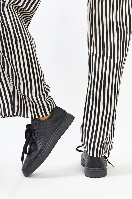 Sneakers Segana nere traforate