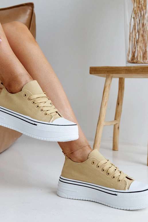 Sneakers beige scuro con suola spessa...