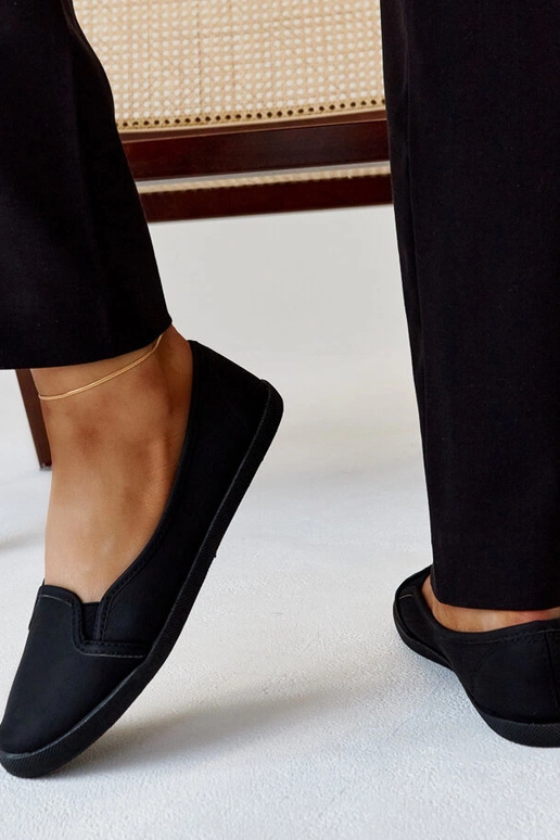 Scarpe sportive nere allacciate in...