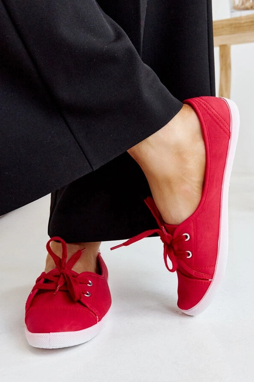 Scarpe sportive rosse allacciate in...