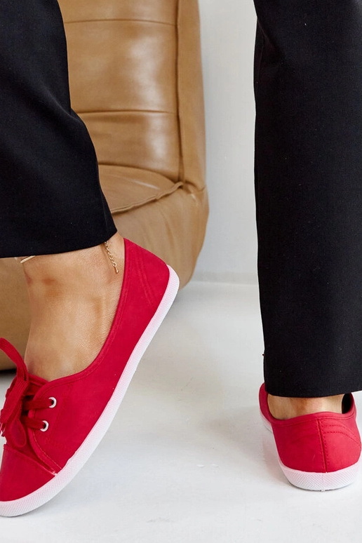 Scarpe sportive rosse allacciate in...