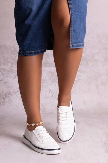 Sneakers traforate bianche... 2