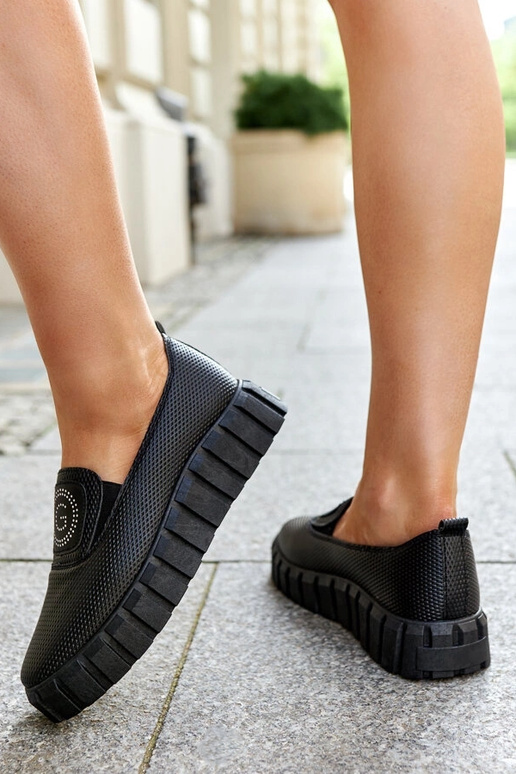 Stivaletti neri con suola massiccia...