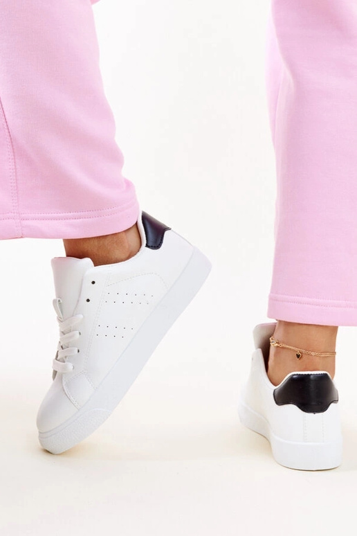 Sneakers Akila nere e bianche