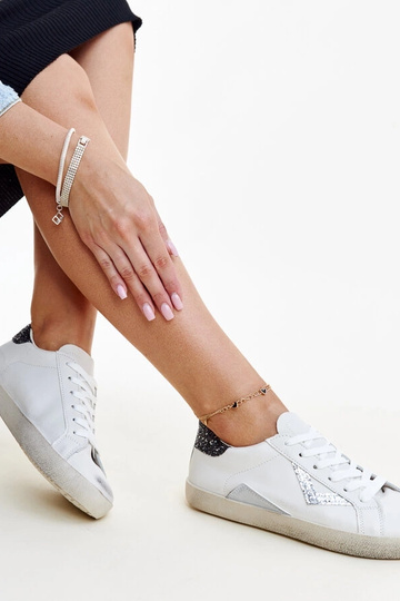 Sneakers bianche effetto "vissuto" di Gombol 2