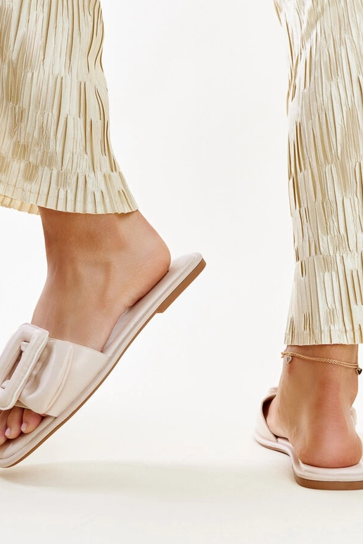 Infradito beige con fibbia Ganema