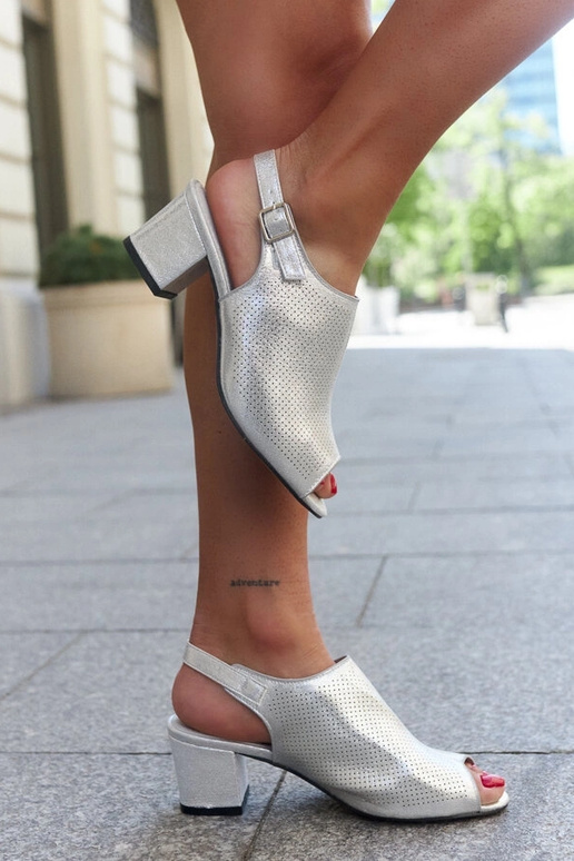 Sandali con tacco a blocco traforato...